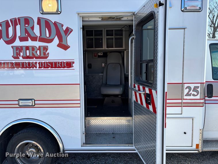 image for item FG0110 2011 Chevrolet Express 4500 ambulance