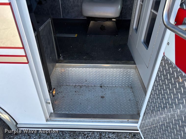 image for item FG0110 2011 Chevrolet Express 4500 ambulance