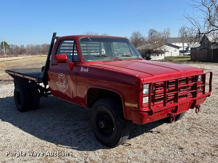 image for item FG0112 1985 Chevrolet CD-30903 flatbed pickup truck