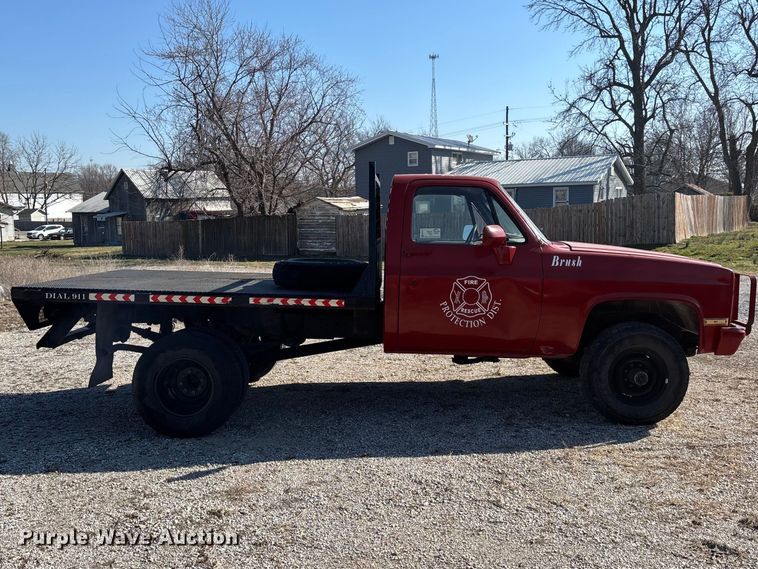 image for item FG0112 1985 Chevrolet CD-30903 flatbed pickup truck