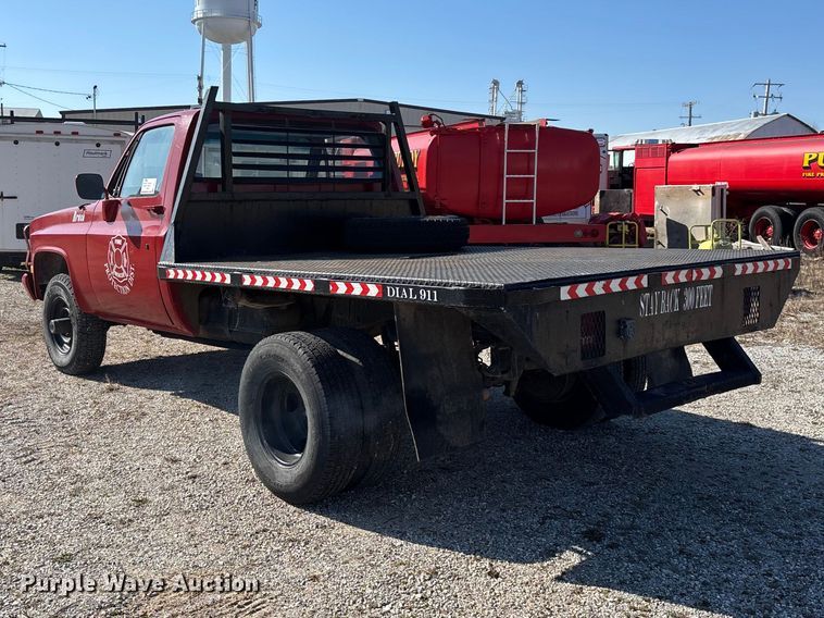 image for item FG0112 1985 Chevrolet CD-30903 flatbed pickup truck