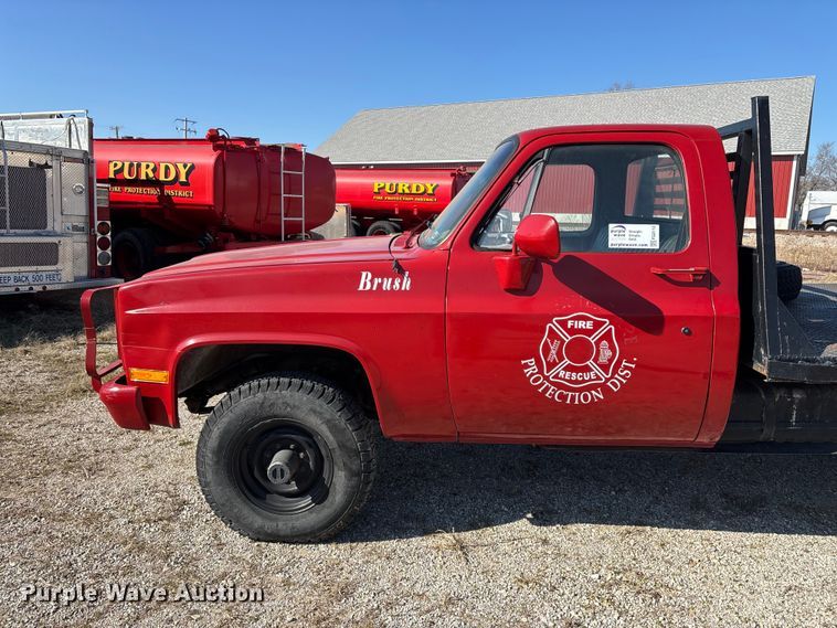 image for item FG0112 1985 Chevrolet CD-30903 flatbed pickup truck