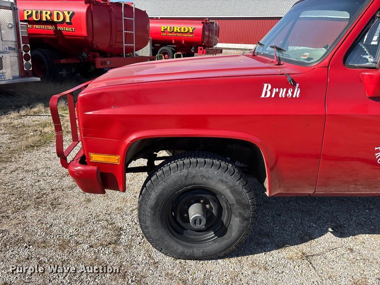 image for item FG0112 1985 Chevrolet CD-30903 flatbed pickup truck