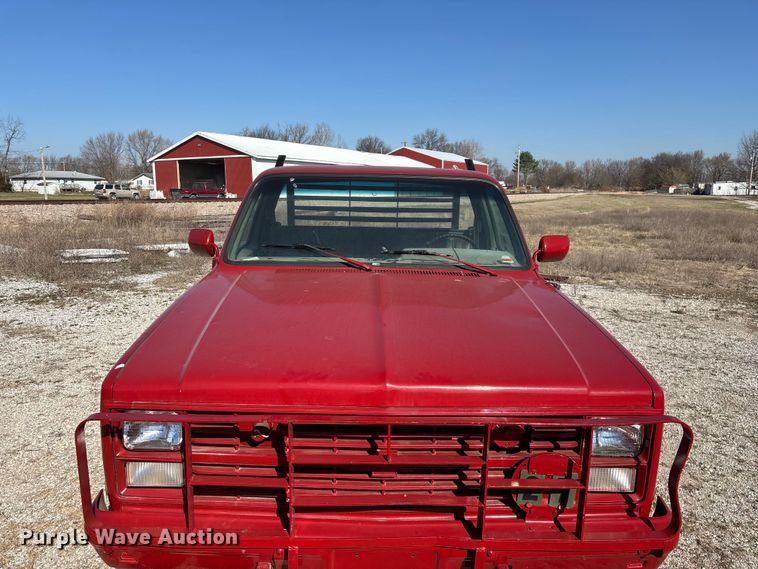 image for item FG0112 1985 Chevrolet CD-30903 flatbed pickup truck