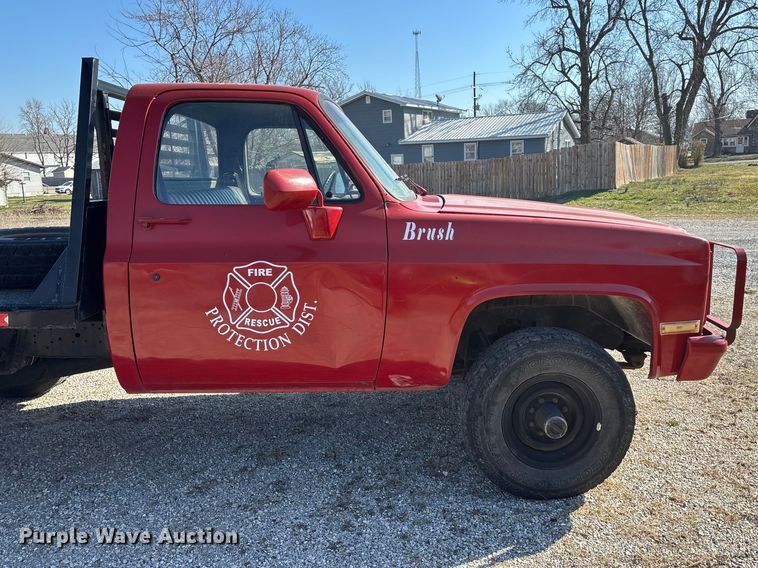 image for item FG0112 1985 Chevrolet CD-30903 flatbed pickup truck