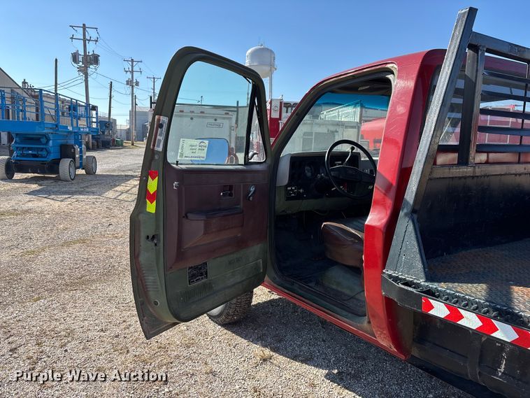 image for item FG0112 1985 Chevrolet CD-30903 flatbed pickup truck