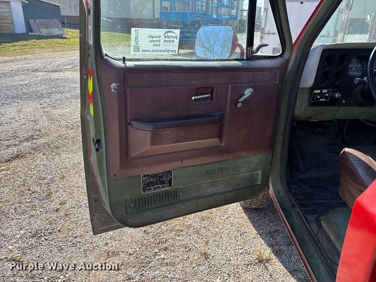 image for item FG0112 1985 Chevrolet CD-30903 flatbed pickup truck