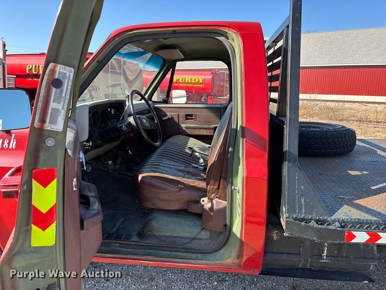 image for item FG0112 1985 Chevrolet CD-30903 flatbed pickup truck