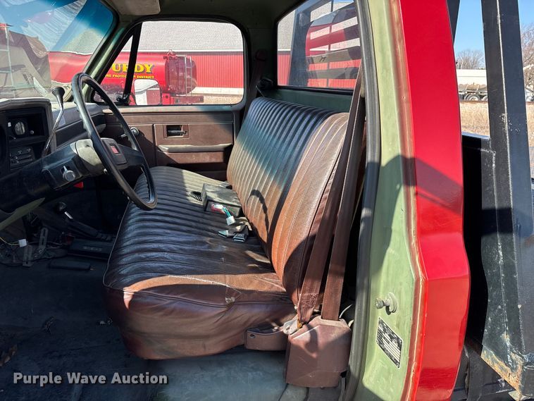 image for item FG0112 1985 Chevrolet CD-30903 flatbed pickup truck