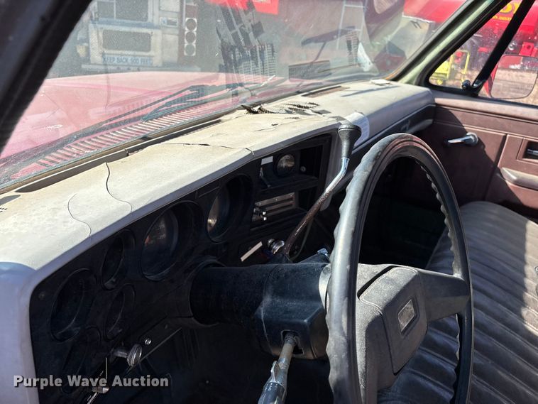 image for item FG0112 1985 Chevrolet CD-30903 flatbed pickup truck