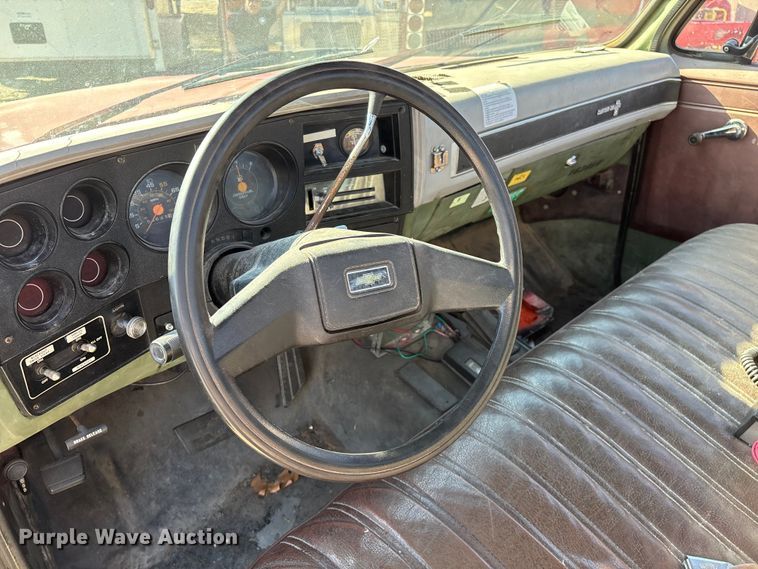 image for item FG0112 1985 Chevrolet CD-30903 flatbed pickup truck