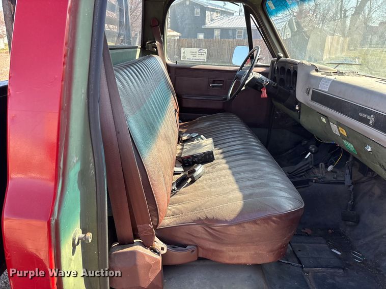 image for item FG0112 1985 Chevrolet CD-30903 flatbed pickup truck