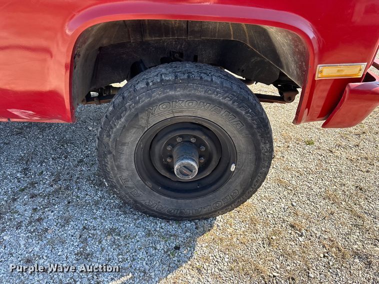 image for item FG0112 1985 Chevrolet CD-30903 flatbed pickup truck