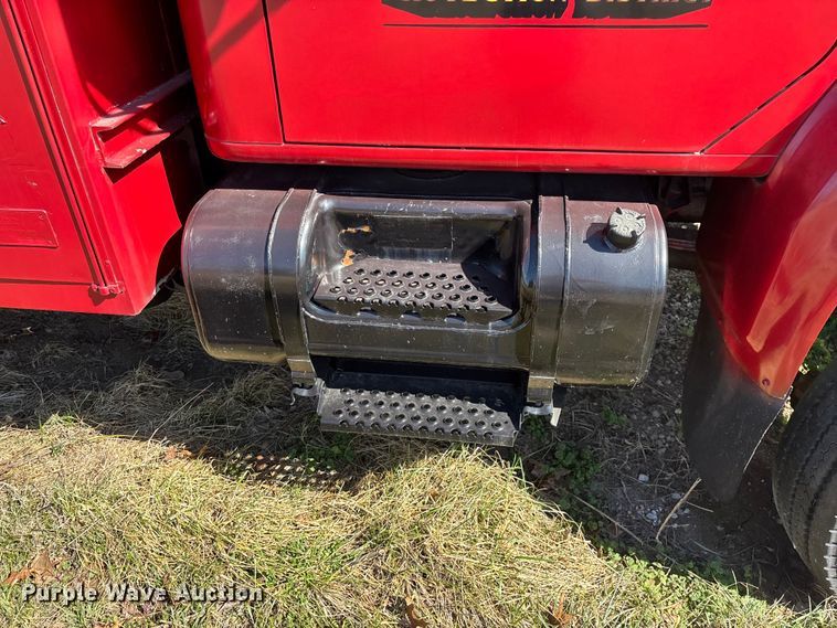 image for item FG0114 1990 International 4800 rescue truck