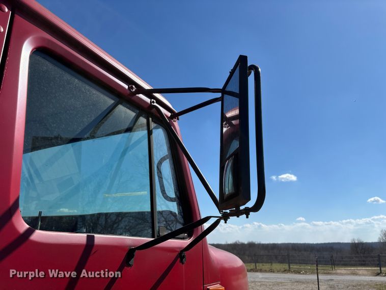 image for item FG0114 1990 International 4800 rescue truck