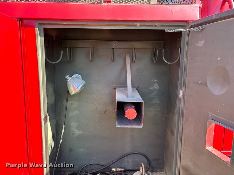 image for item FG0114 1990 International 4800 rescue truck