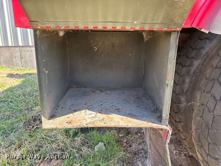 image for item FG0114 1990 International 4800 rescue truck