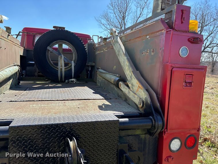 image for item FG0114 1990 International 4800 rescue truck