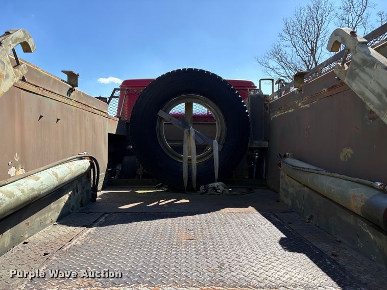 image for item FG0114 1990 International 4800 rescue truck