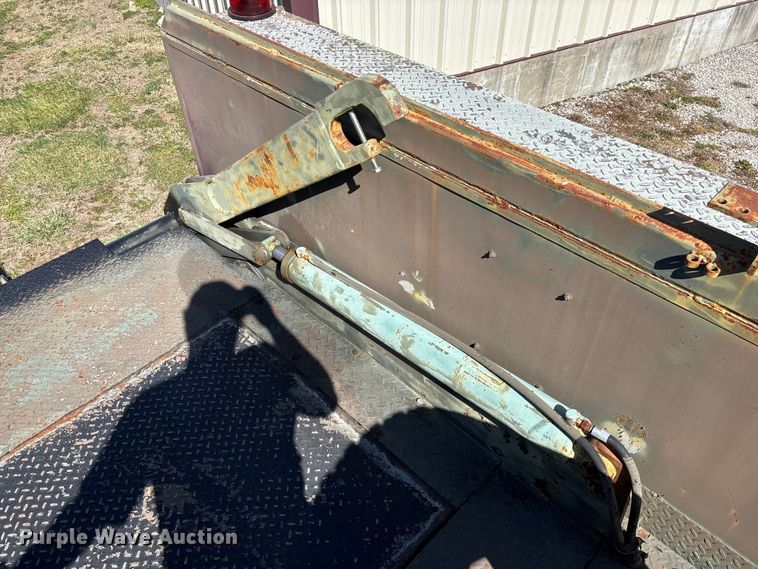 image for item FG0114 1990 International 4800 rescue truck