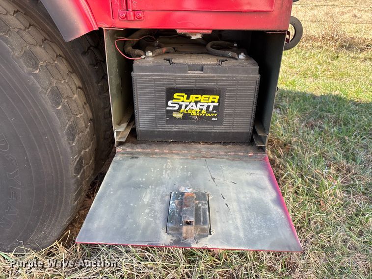 image for item FG0114 1990 International 4800 rescue truck