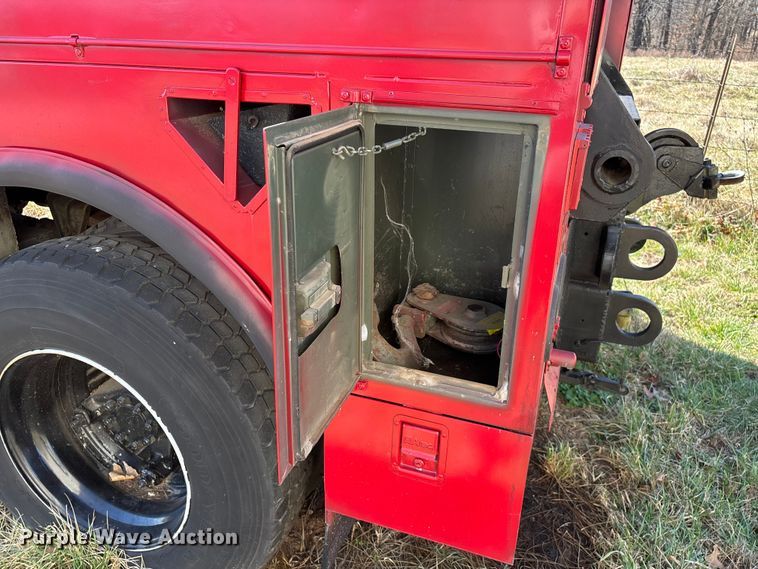 image for item FG0114 1990 International 4800 rescue truck