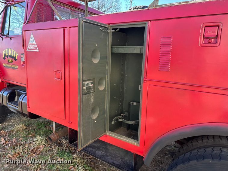 image for item FG0114 1990 International 4800 rescue truck