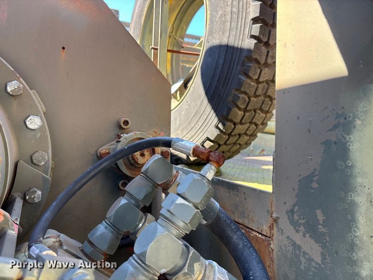 image for item FG0114 1990 International 4800 rescue truck