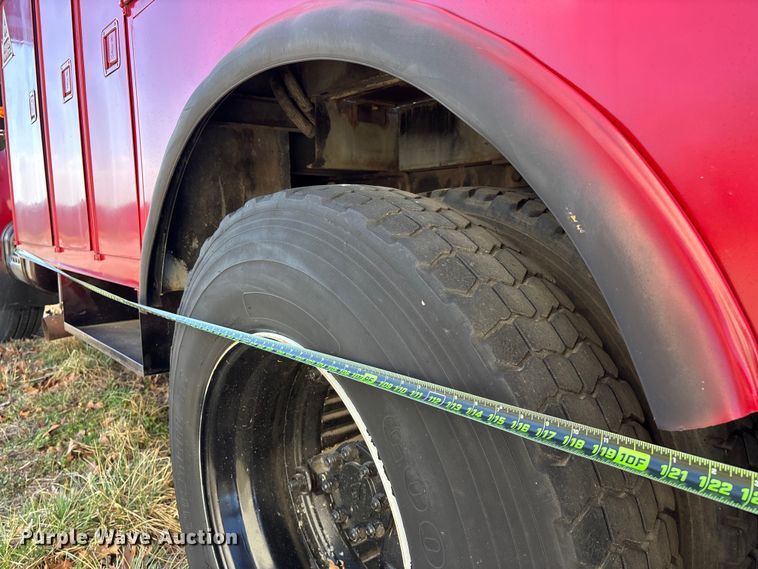 image for item FG0114 1990 International 4800 rescue truck