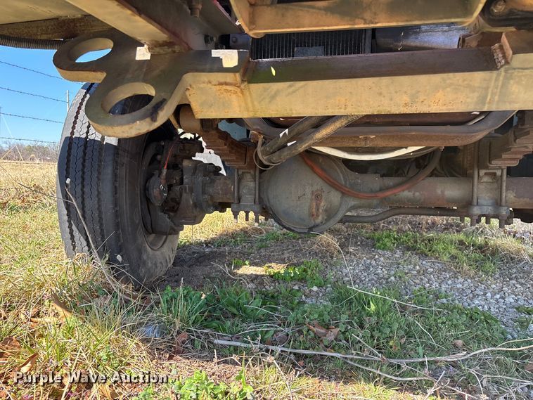 image for item FG0114 1990 International 4800 rescue truck