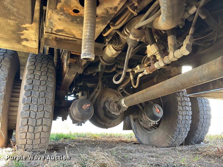 image for item FG0114 1990 International 4800 rescue truck