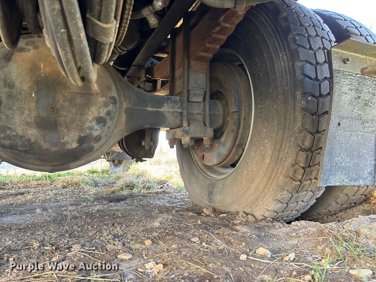 image for item FG0114 1990 International 4800 rescue truck