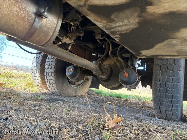 image for item FG0114 1990 International 4800 rescue truck