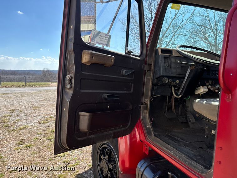 image for item FG0114 1990 International 4800 rescue truck