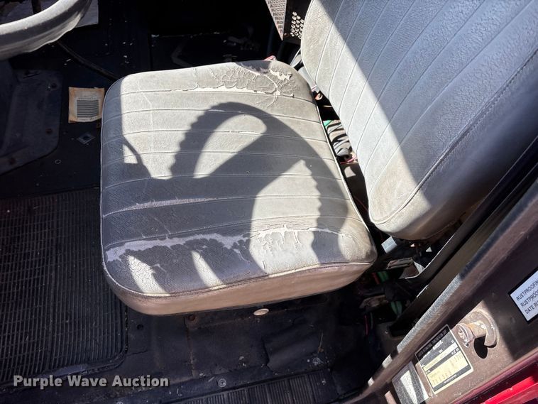 image for item FG0114 1990 International 4800 rescue truck