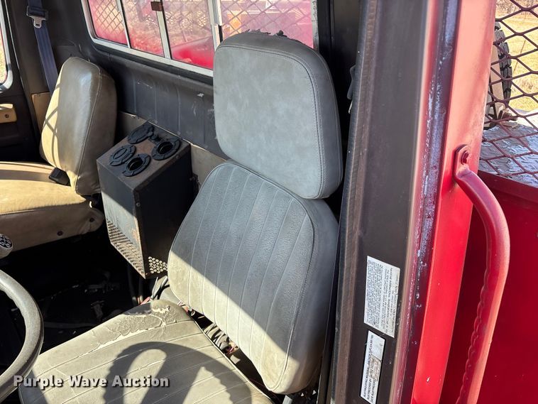 image for item FG0114 1990 International 4800 rescue truck