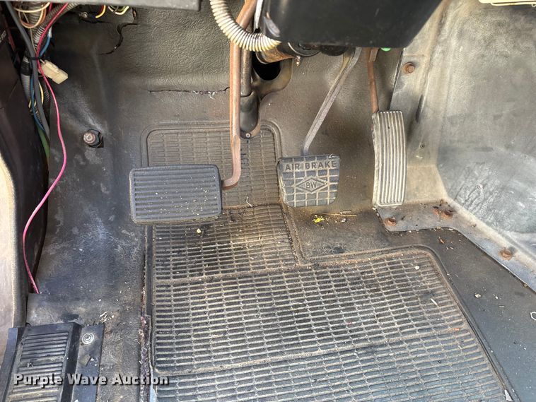 image for item FG0114 1990 International 4800 rescue truck