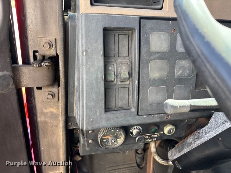 image for item FG0114 1990 International 4800 rescue truck