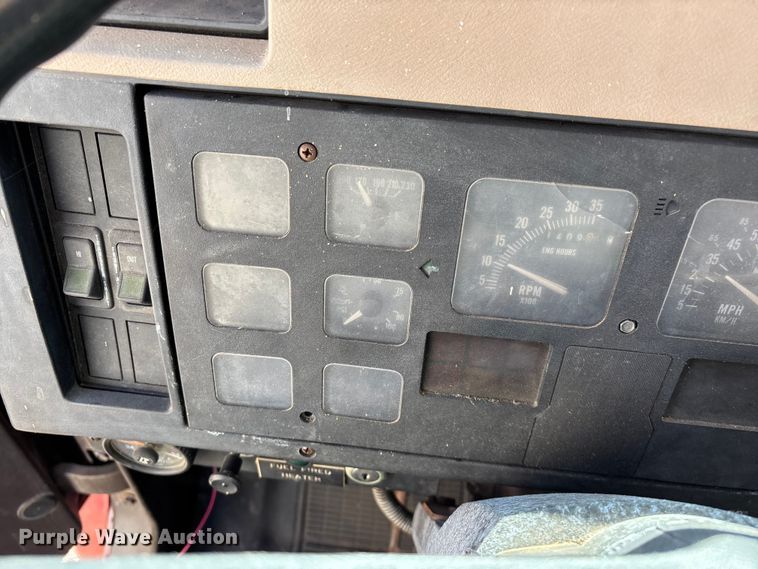 image for item FG0114 1990 International 4800 rescue truck