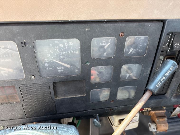 image for item FG0114 1990 International 4800 rescue truck