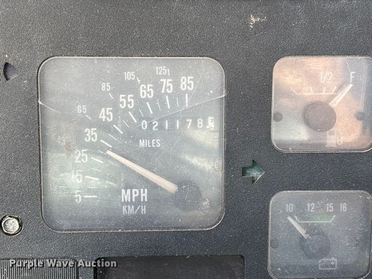 image for item FG0114 1990 International 4800 rescue truck