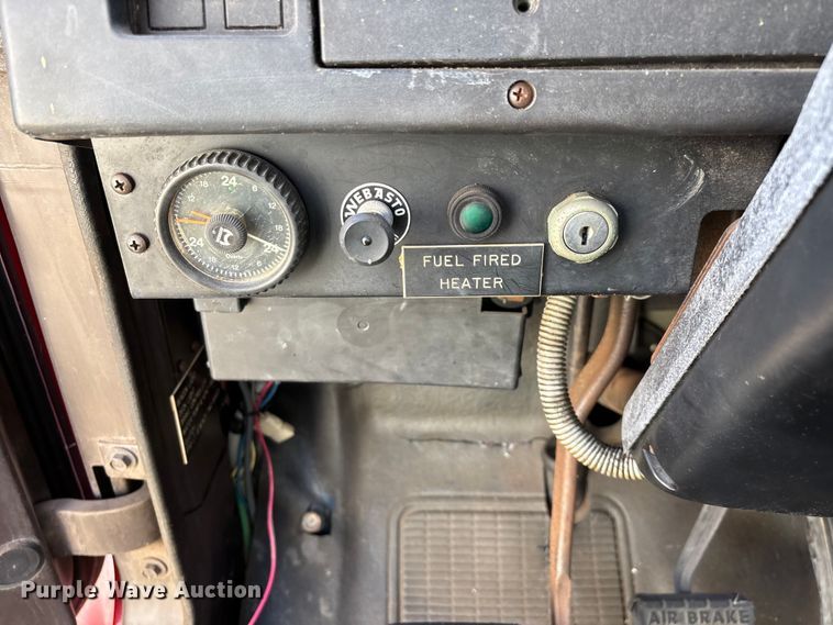 image for item FG0114 1990 International 4800 rescue truck