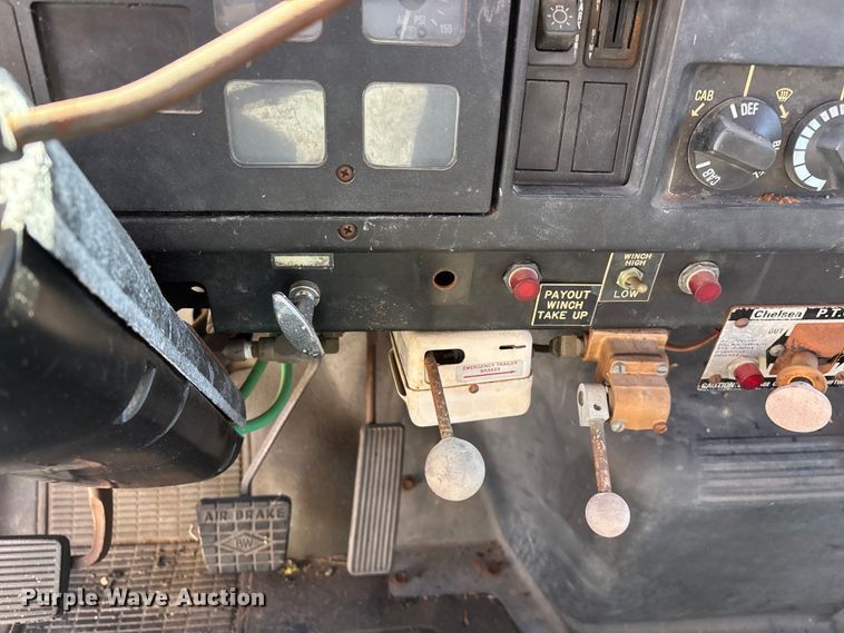 image for item FG0114 1990 International 4800 rescue truck