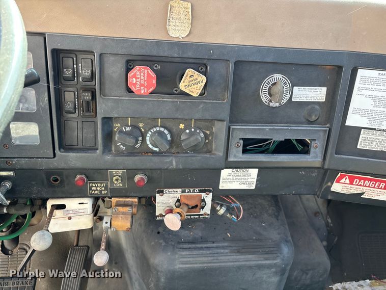 image for item FG0114 1990 International 4800 rescue truck