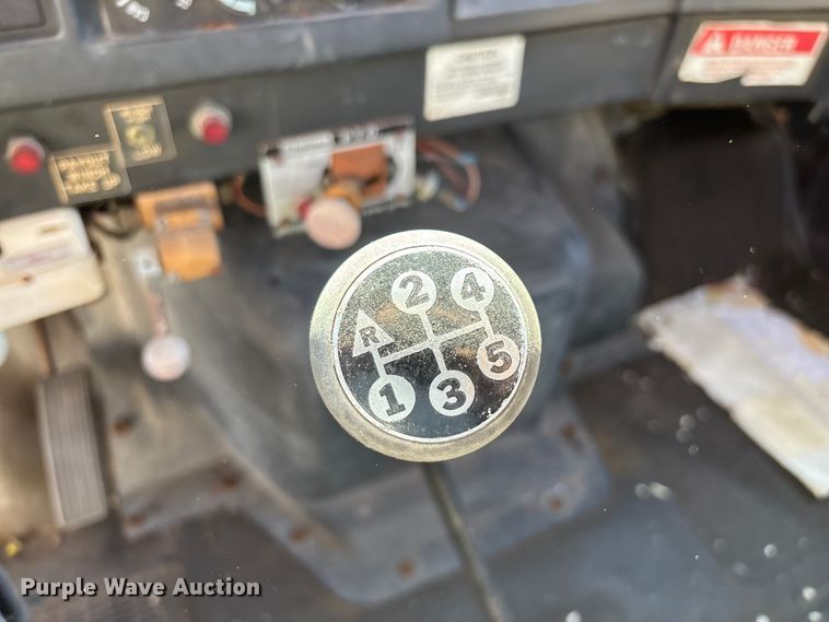 image for item FG0114 1990 International 4800 rescue truck