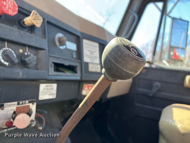 image for item FG0114 1990 International 4800 rescue truck