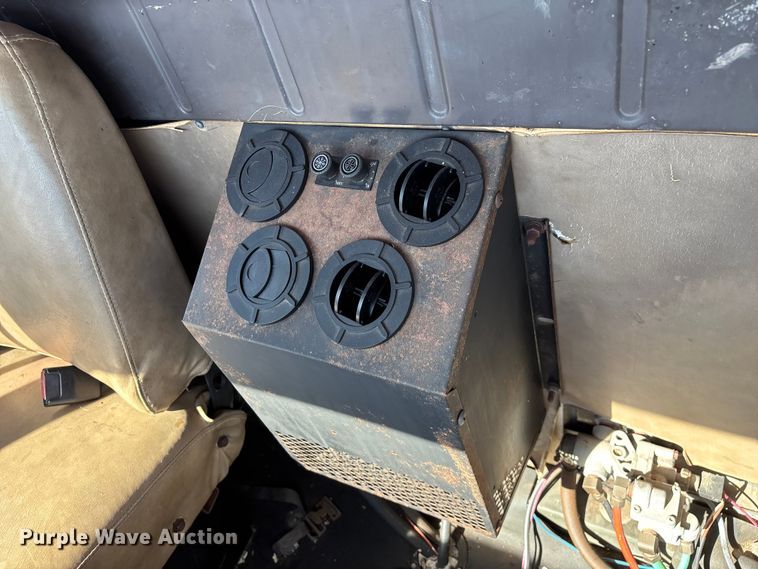 image for item FG0114 1990 International 4800 rescue truck