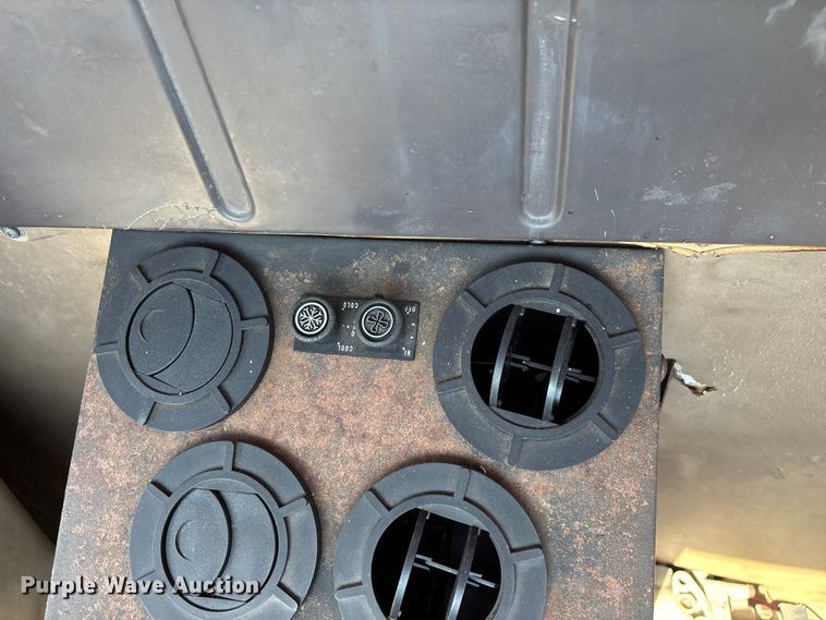 image for item FG0114 1990 International 4800 rescue truck