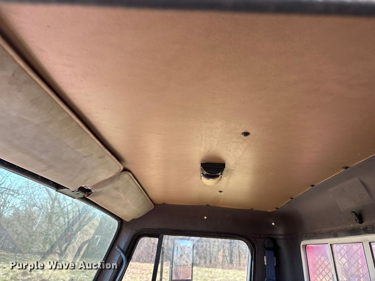 image for item FG0114 1990 International 4800 rescue truck