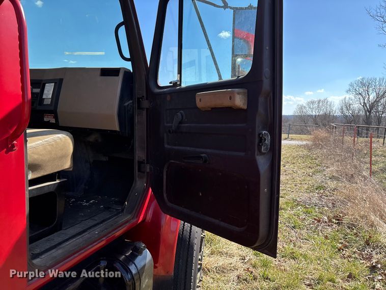 image for item FG0114 1990 International 4800 rescue truck